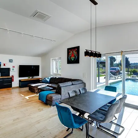 Vila Serenity Majora