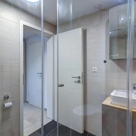 Vila Serenity Majora